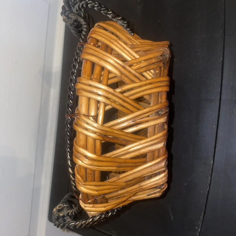 Rattan Basket‎ With Wire Handles And Rim